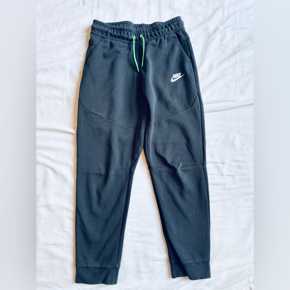 Nike Tech Charcoal Grey Jogger Sweatpants - big kid L